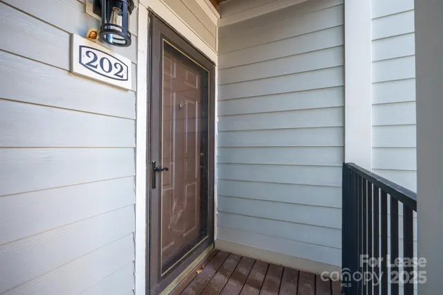 $1,300 | 18809 Nautical Drive, Unit 202, Cornelius, NC 28031