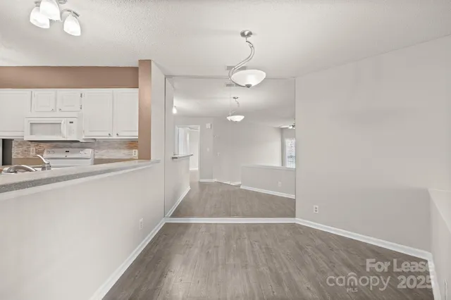 $1,300 | 18809 Nautical Drive, Unit 202, Cornelius, NC 28031