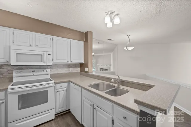 $1,300 | 18809 Nautical Drive, Unit 202, Cornelius, NC 28031