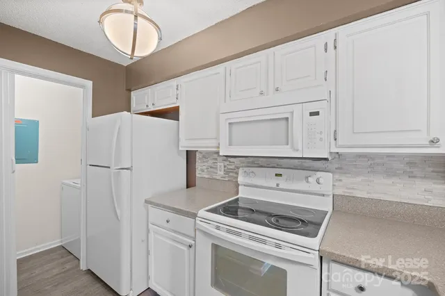 $1,300 | 18809 Nautical Drive, Unit 202, Cornelius, NC 28031