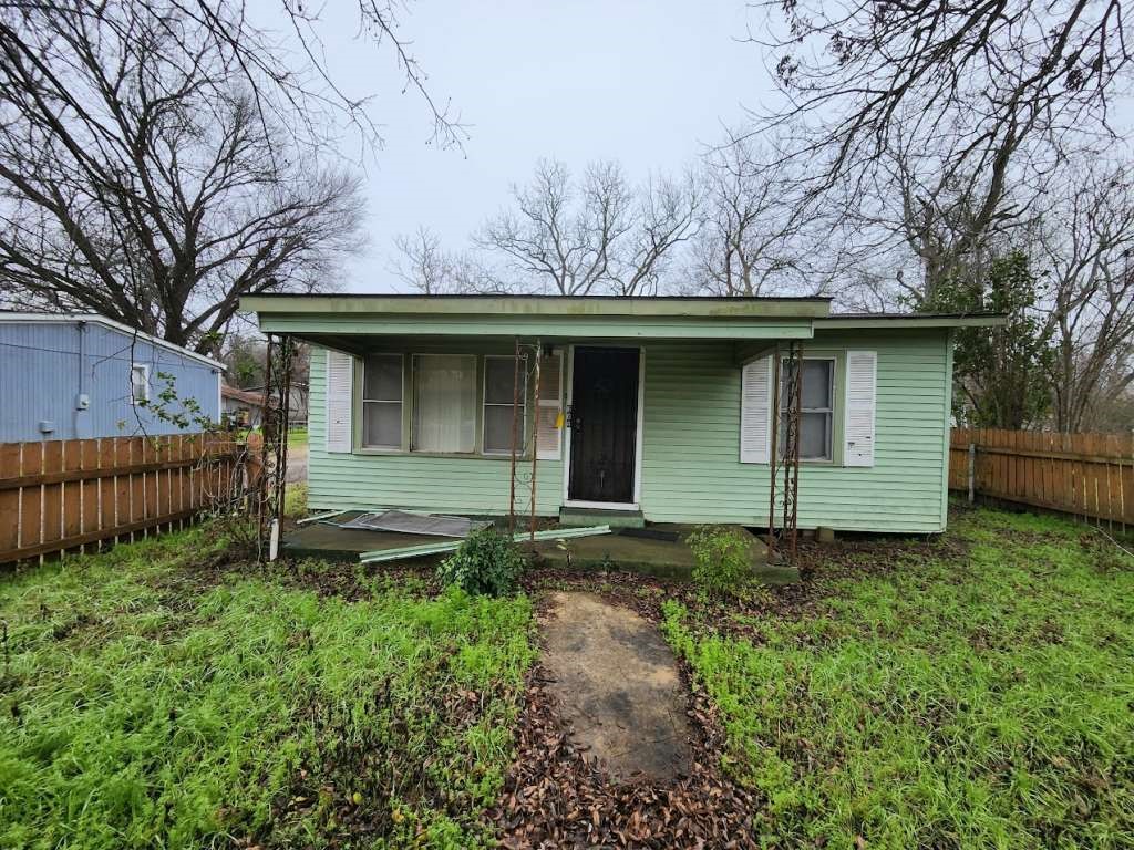 604 Juarez Street Lockhart, TX 78644 - Photo 1 of 6