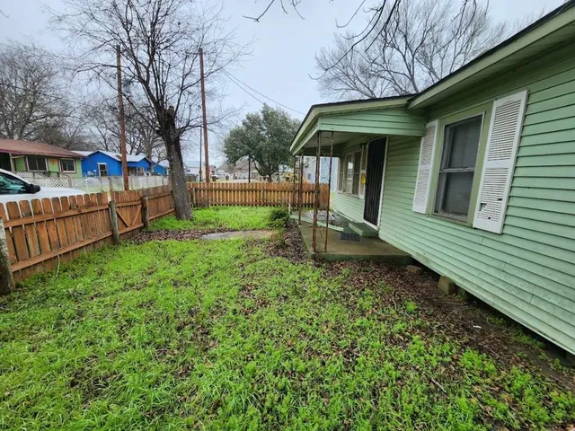 $145,499 | 604 Juarez Street, Lockhart, TX 78644