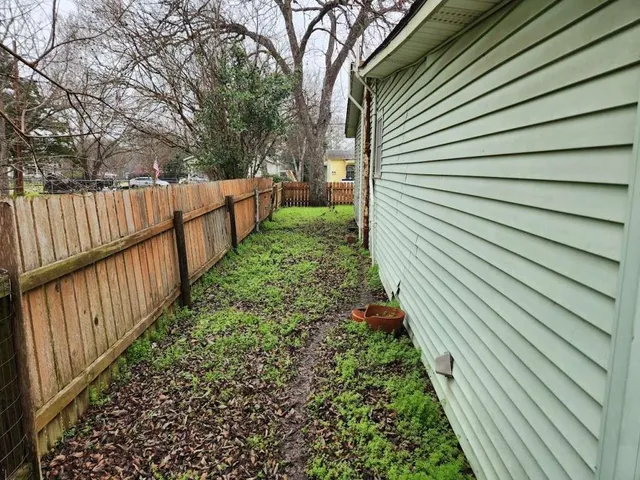 $145,499 | 604 Juarez Street, Lockhart, TX 78644