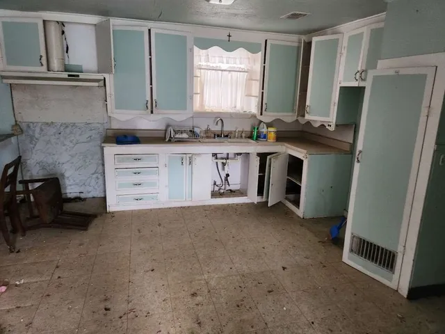 $145,499 | 604 Juarez Street, Lockhart, TX 78644