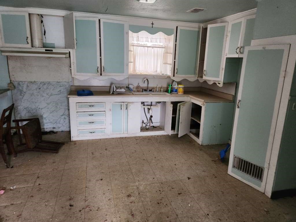 604 Juarez Street Lockhart, TX 78644 - Photo 5 of 6