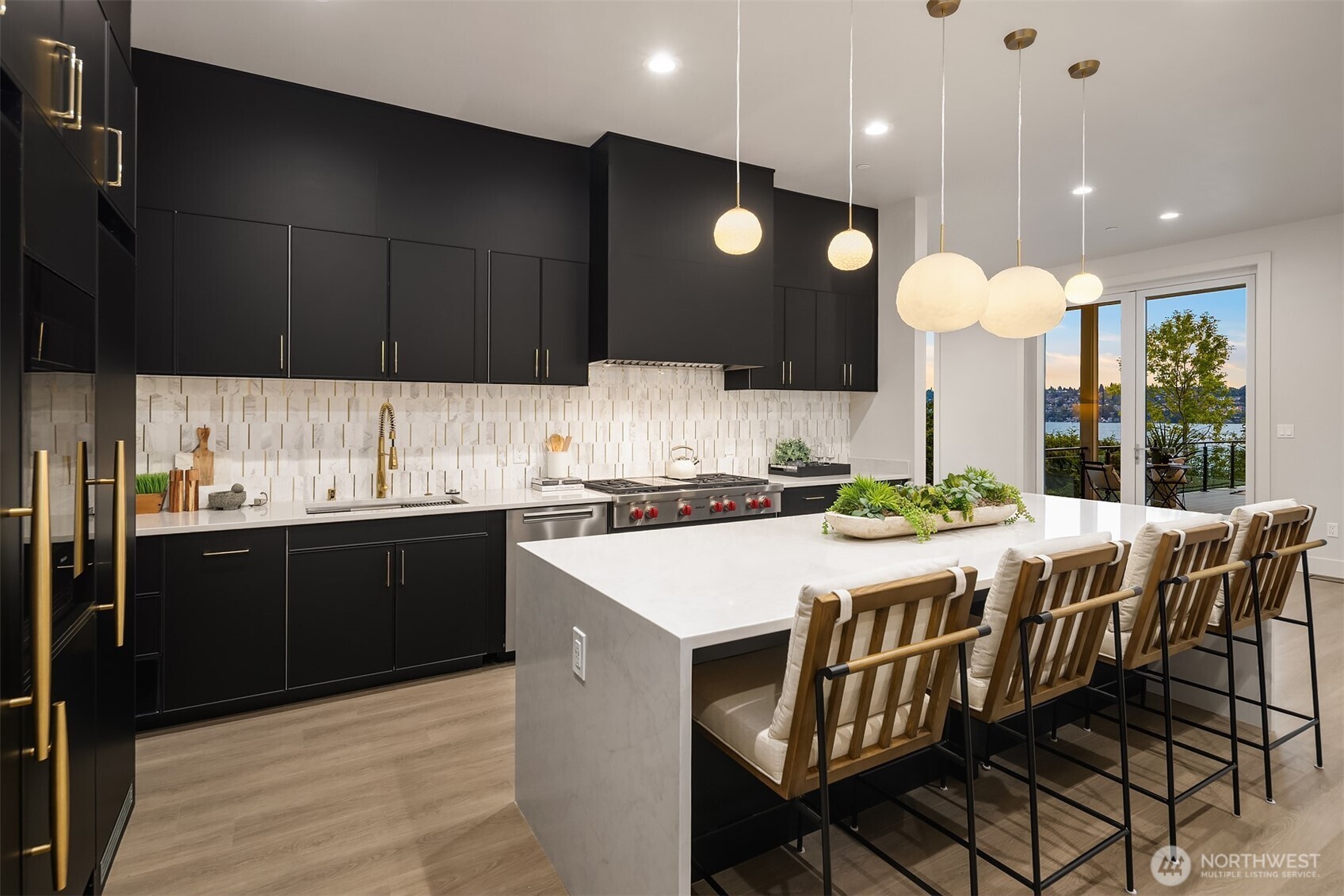 8243 West Mercer Way Mercer Island, WA 98040 - Photo 15 of 40