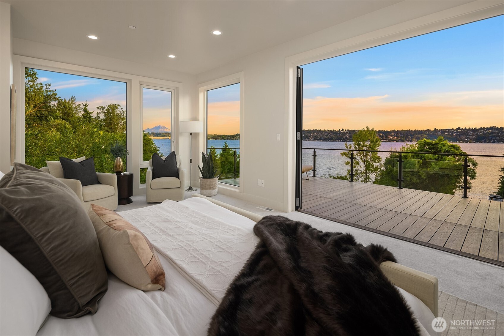 8243 West Mercer Way Mercer Island, WA 98040 - Photo 22 of 40