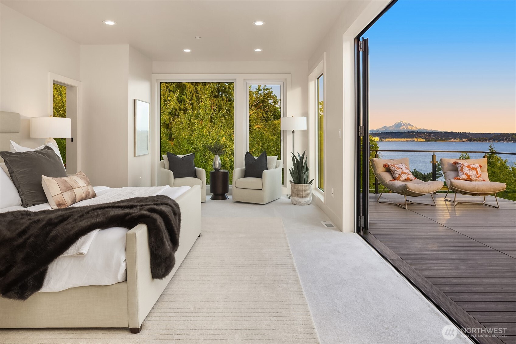 8243 West Mercer Way Mercer Island, WA 98040 - Photo 23 of 40