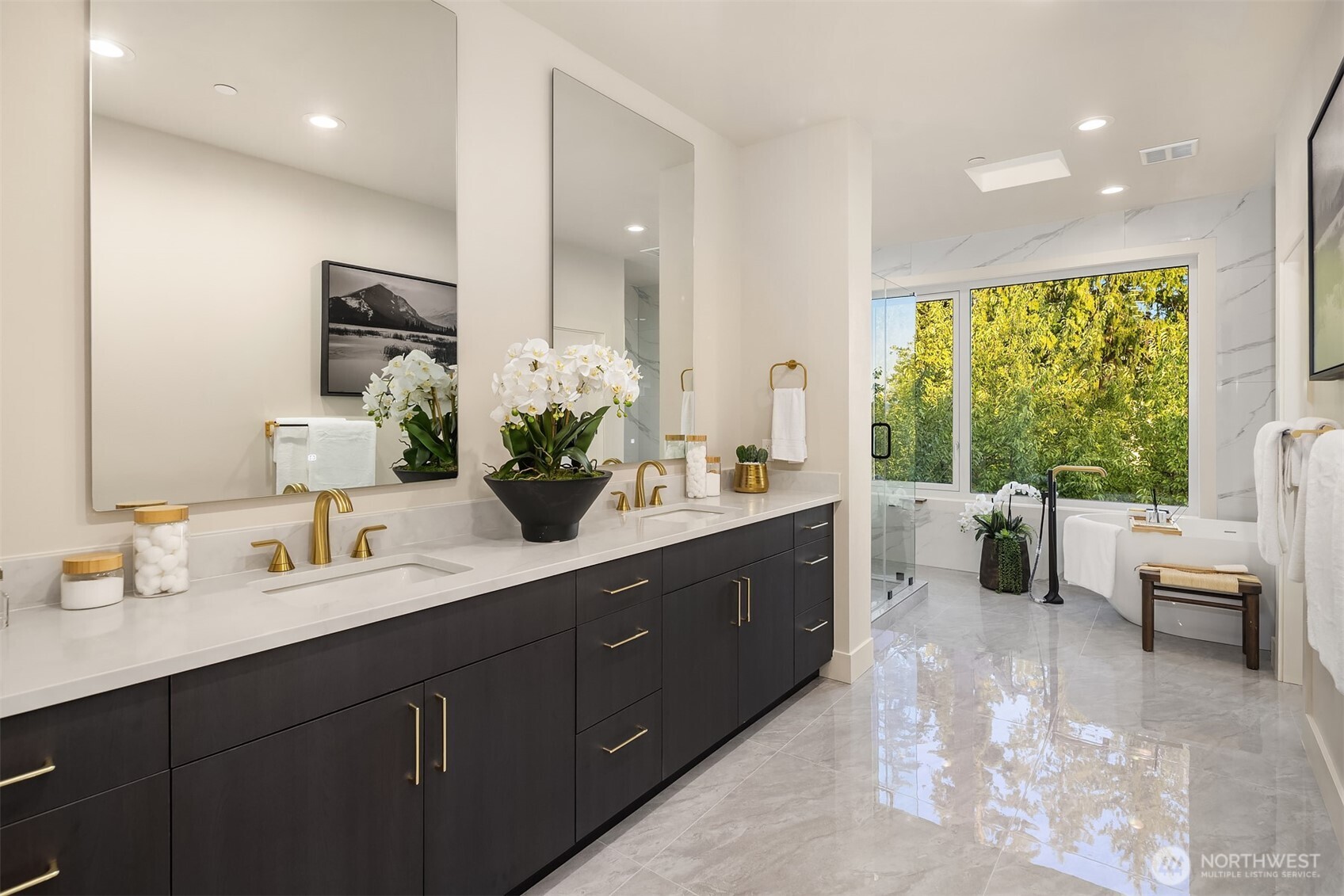 8243 West Mercer Way Mercer Island, WA 98040 - Photo 26 of 40