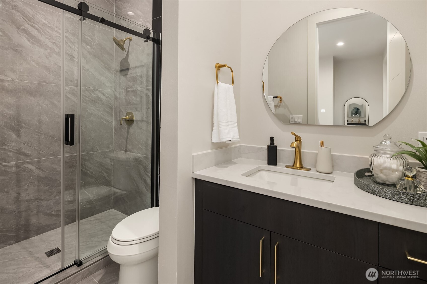 8243 West Mercer Way Mercer Island, WA 98040 - Photo 31 of 40