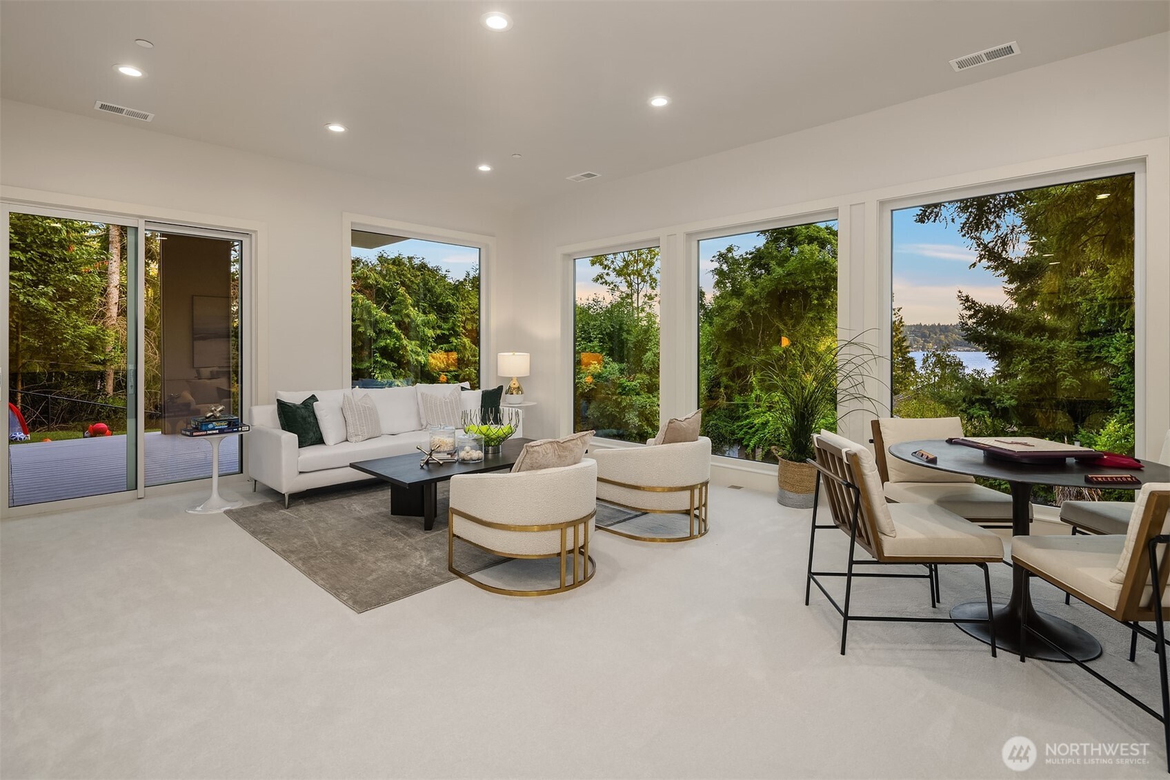 8243 West Mercer Way Mercer Island, WA 98040 - Photo 35 of 40