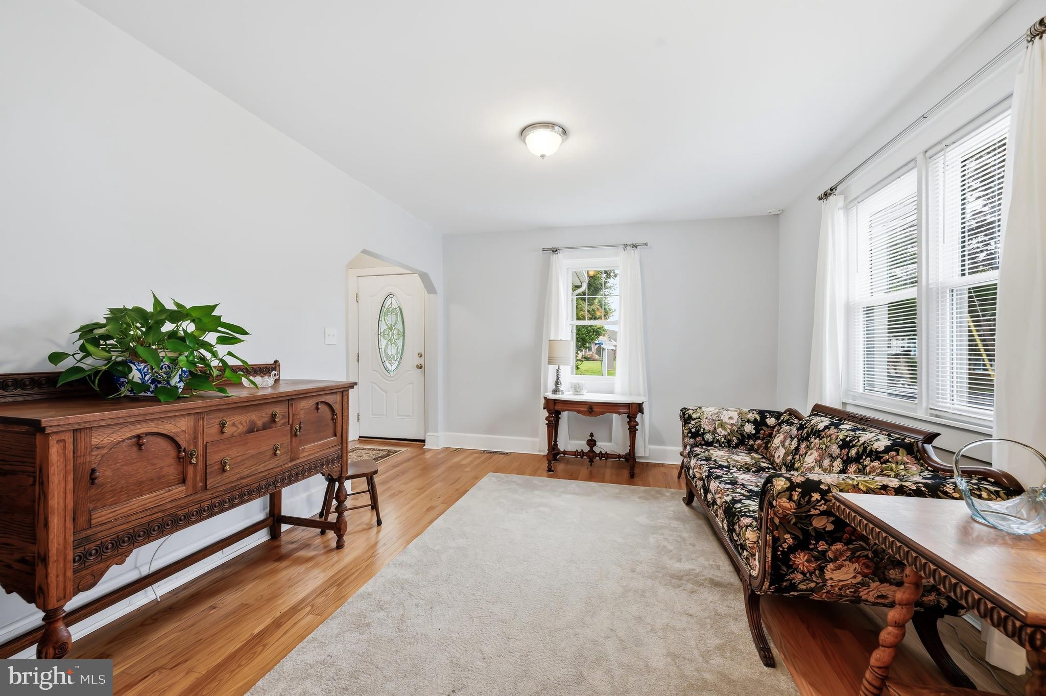 207 Crusader Road Cambridge, MD 21613 - Photo 16 of 76 a living room with furniture and a potted plant