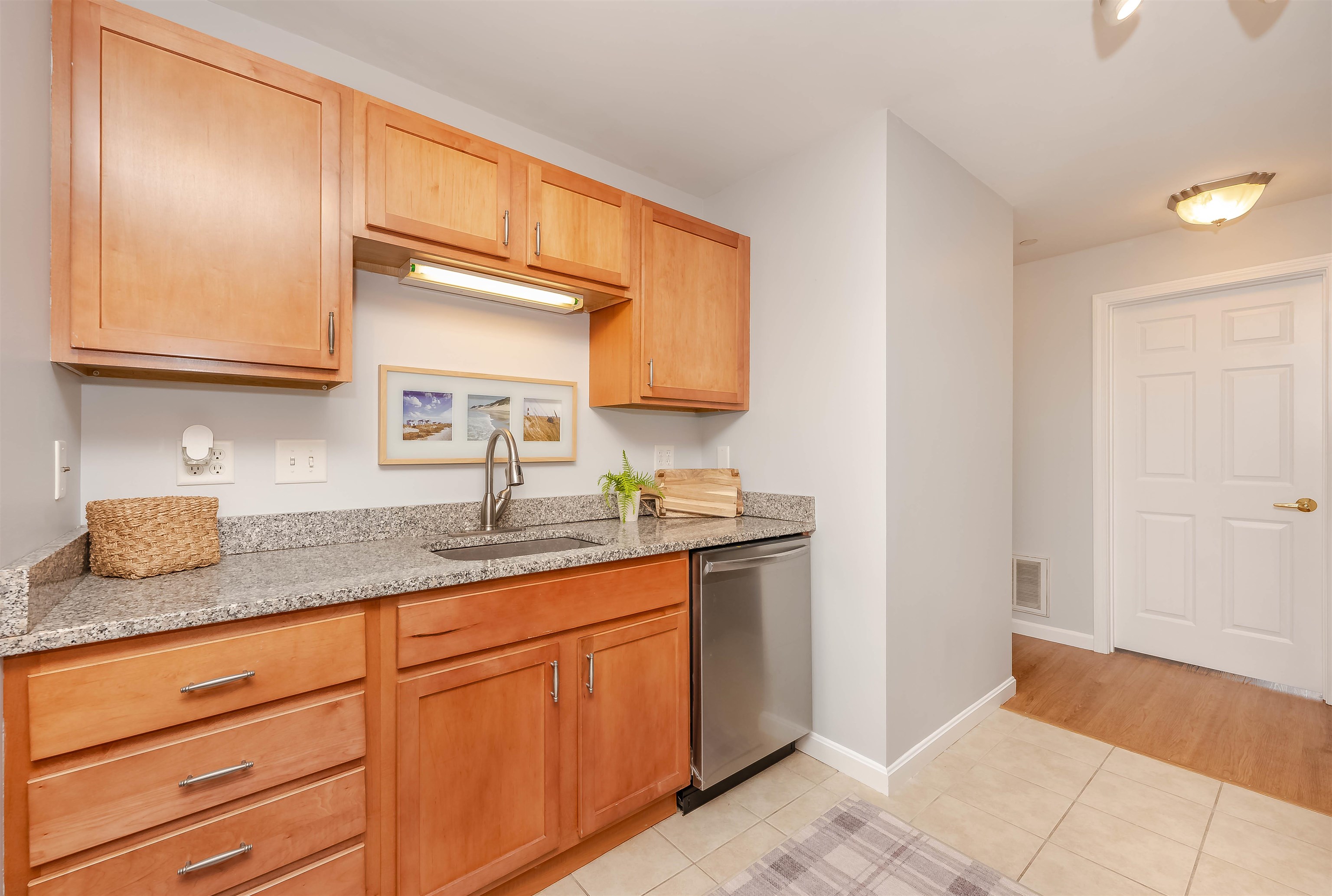 17 K Street, Unit 7 Hampton, NH 03842 - Photo 5 of 41 Gallery Image 5
