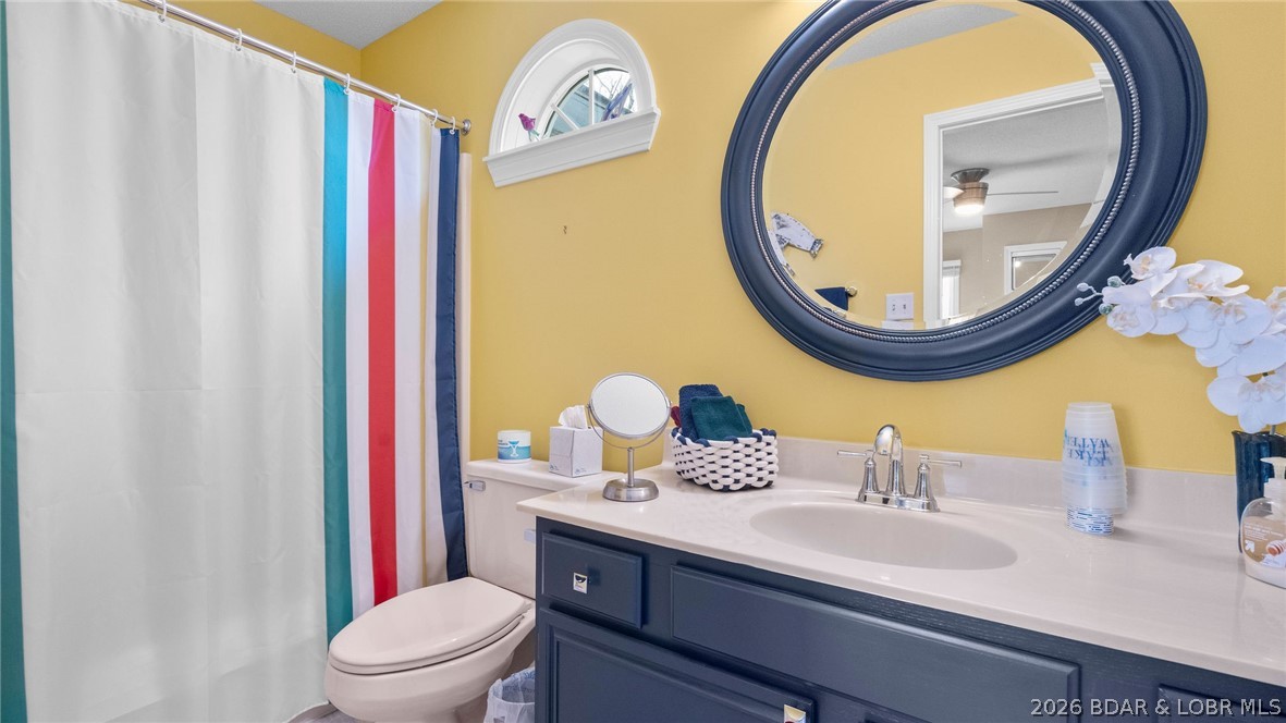 1580 Cherokee Road, Unit 2A Lake Ozark, MO 65049 - Photo 22 of 49 Upper Level Bathroom
