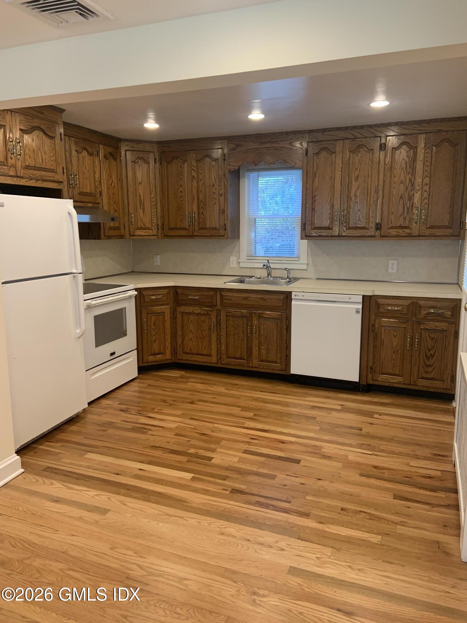 9 Pemberwick Road Greenwich, CT 06831 - Photo 13 of 31 Kitchen