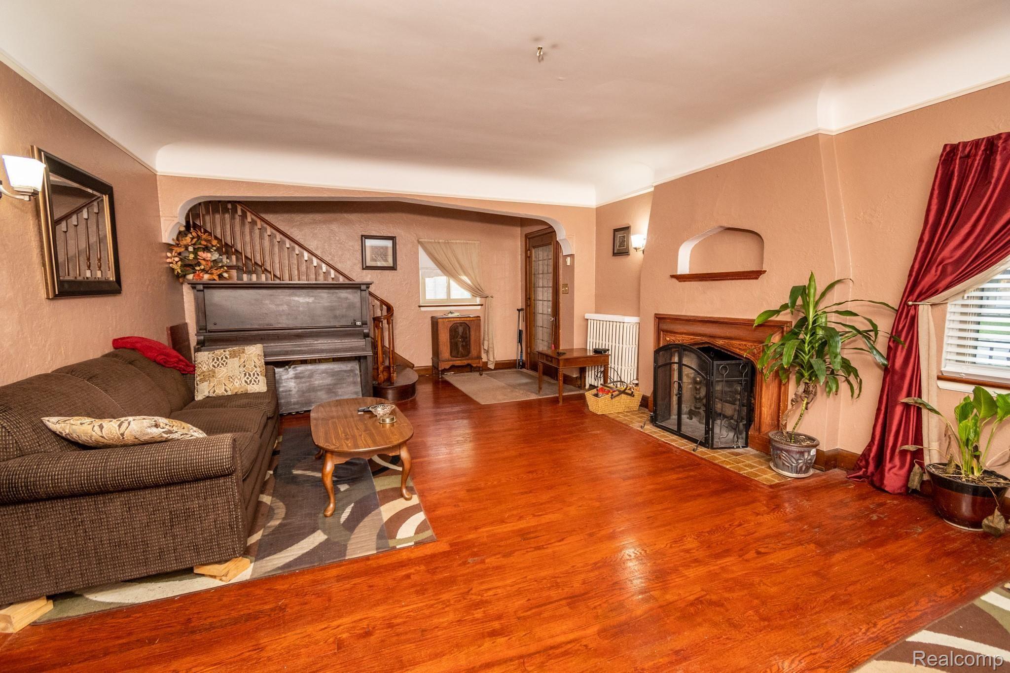 4690 Audubon Road Detroit, MI 48224 - Photo 7 of 37 Living Room