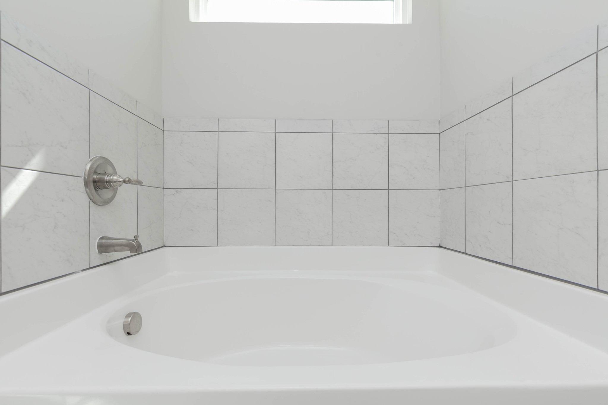 466 Golf Club Lane Springfield, TN 37172 - Photo 9 of 14 a bathroom with a bathtub