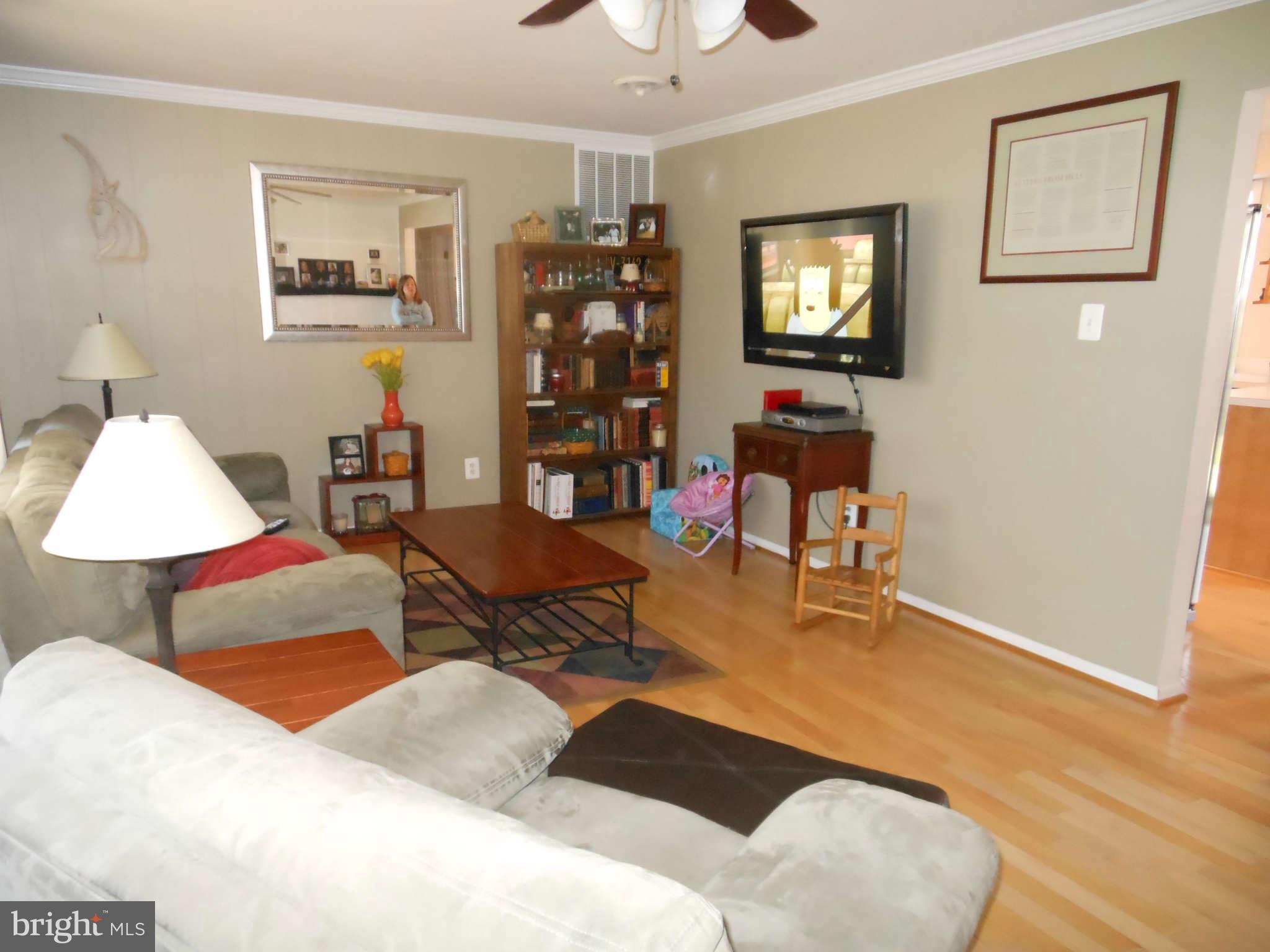 906 Winding Road Edgewater, MD 21037 - Photo 3 of 28 Beautiful and Neutral