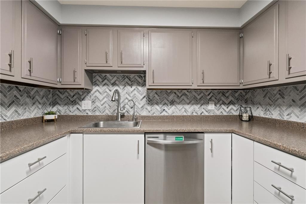 307 South Dithridge Street, Unit 207 Pittsburgh, PA 15213 - Photo 17 of 30
