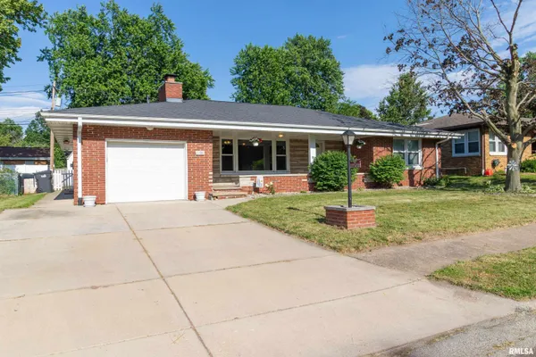 $206,900 | 1106 Howard Court, Pekin, IL 61554