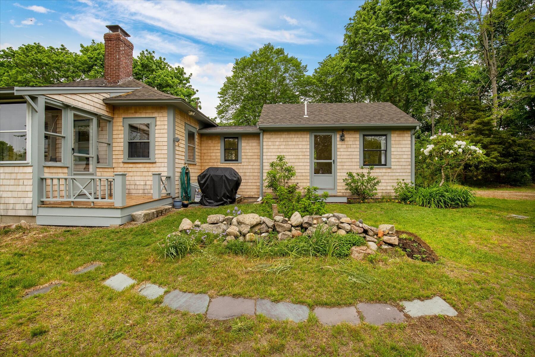 21 Quaker Road East Sandwich, MA 02537 - Photo 33 of 43 a front view of a house with garden