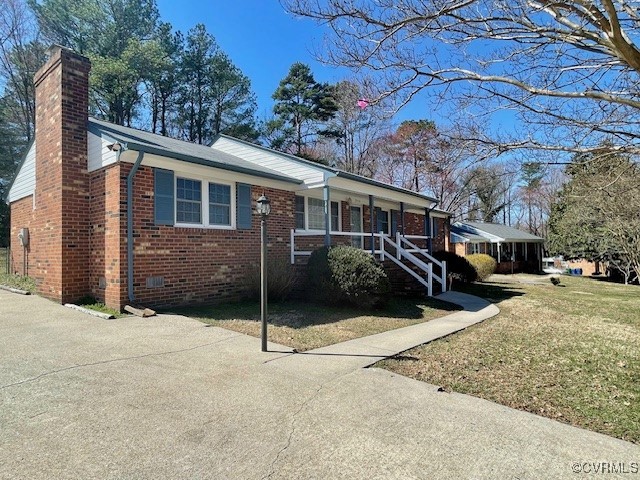 2930 Delfin Road Midlothian, VA 23112 - Photo 3 of 17 Ranch-style home with a porch, a front yard, crawl