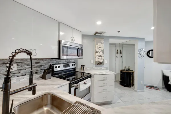 $2,850 | 3870 North Hwy A1A, Unit 101, Fort Pierce, FL 34949