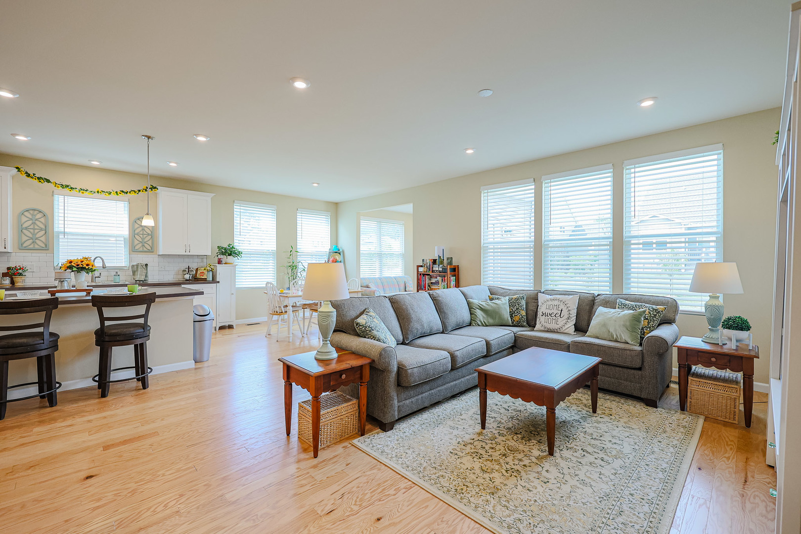 580 North Highlander Way Addison, IL 60101 - Photo 14 of 63 a living room with furniture and a wooden floor