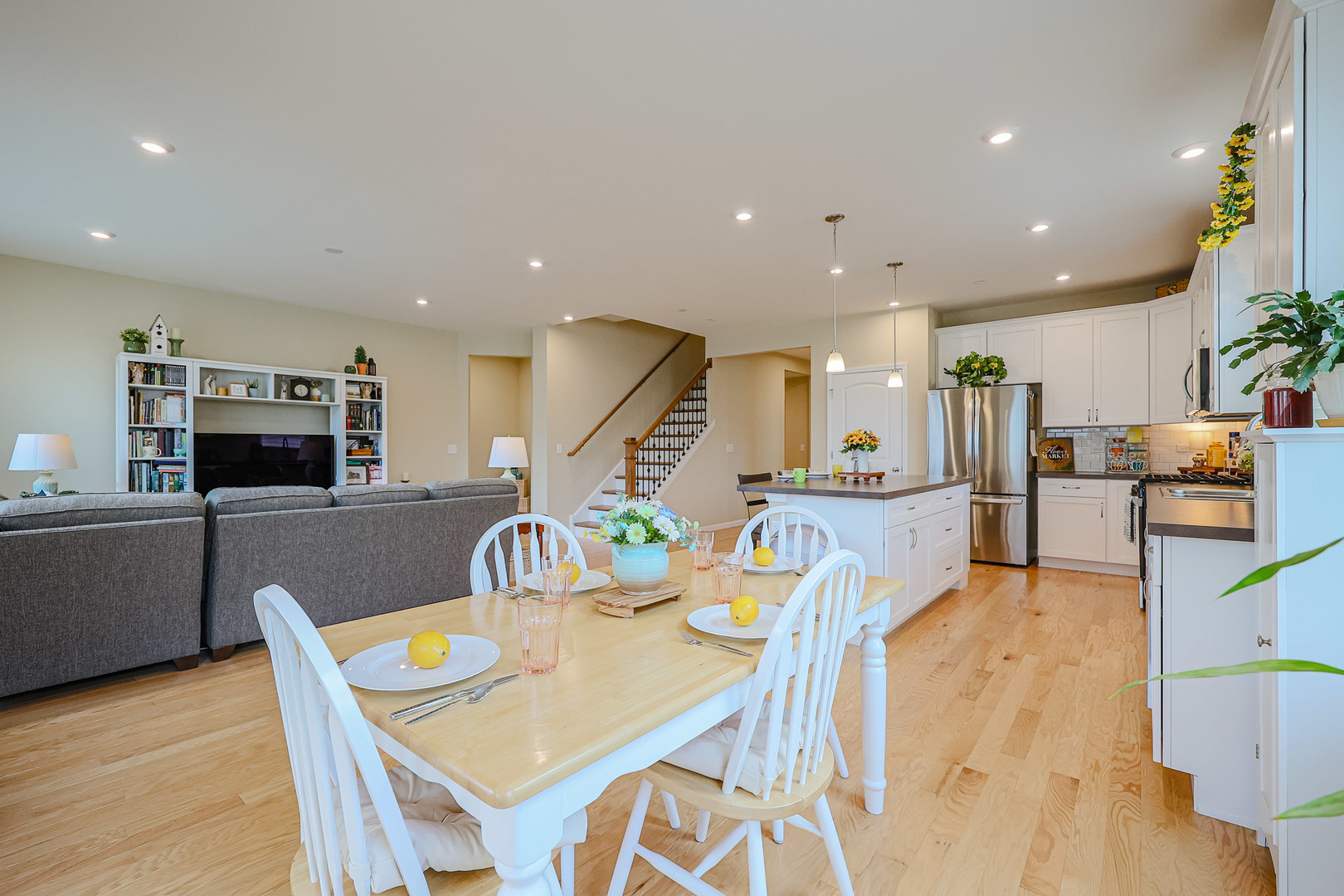 580 North Highlander Way Addison, IL 60101 - Photo 18 of 63 a living room with furniture and a flat screen tv
