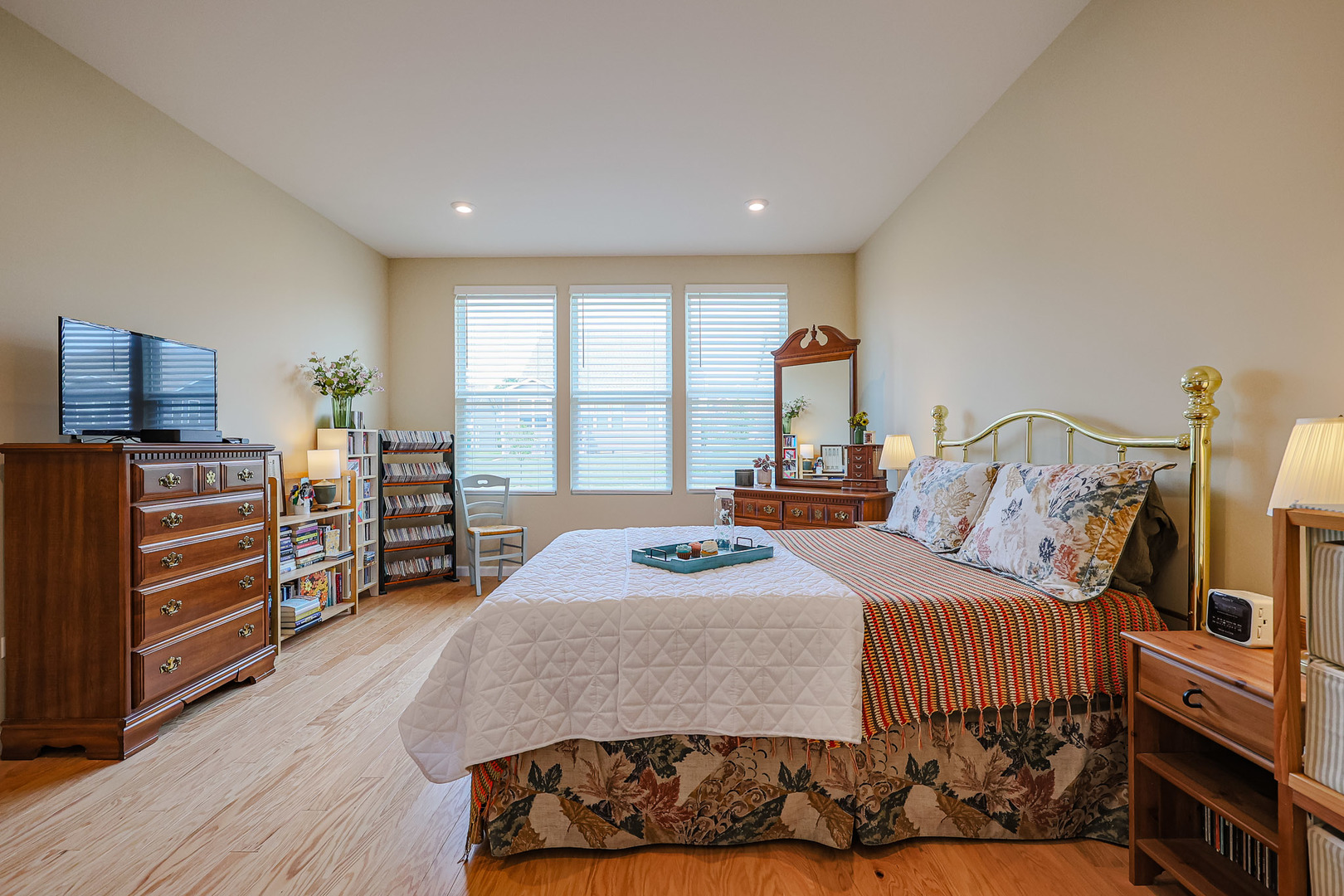 580 North Highlander Way Addison, IL 60101 - Photo 23 of 63 a bedroom with a bed and furniture