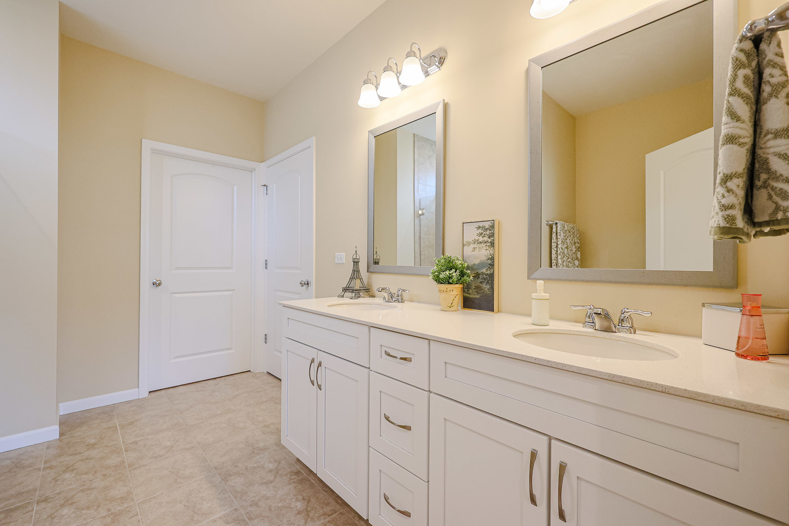 580 North Highlander Way Addison, IL 60101 - Photo 24 of 63