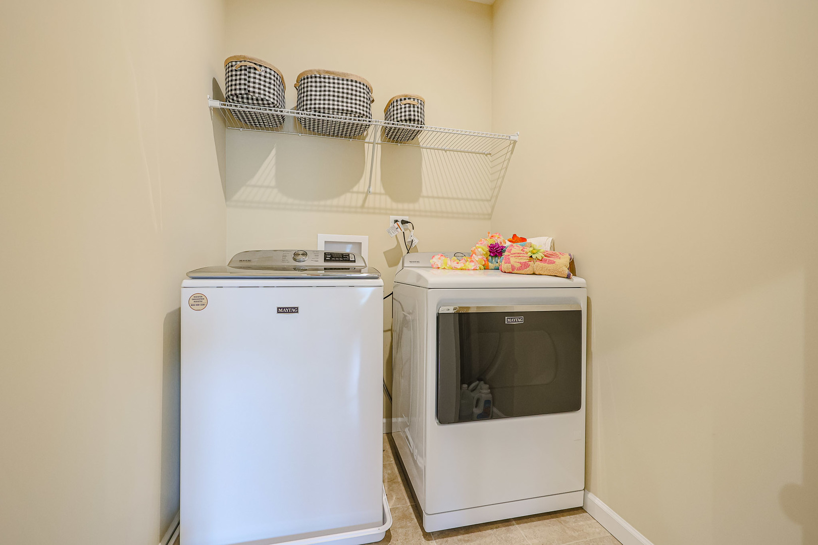580 North Highlander Way Addison, IL 60101 - Photo 30 of 63 a utility room with dryer and washer