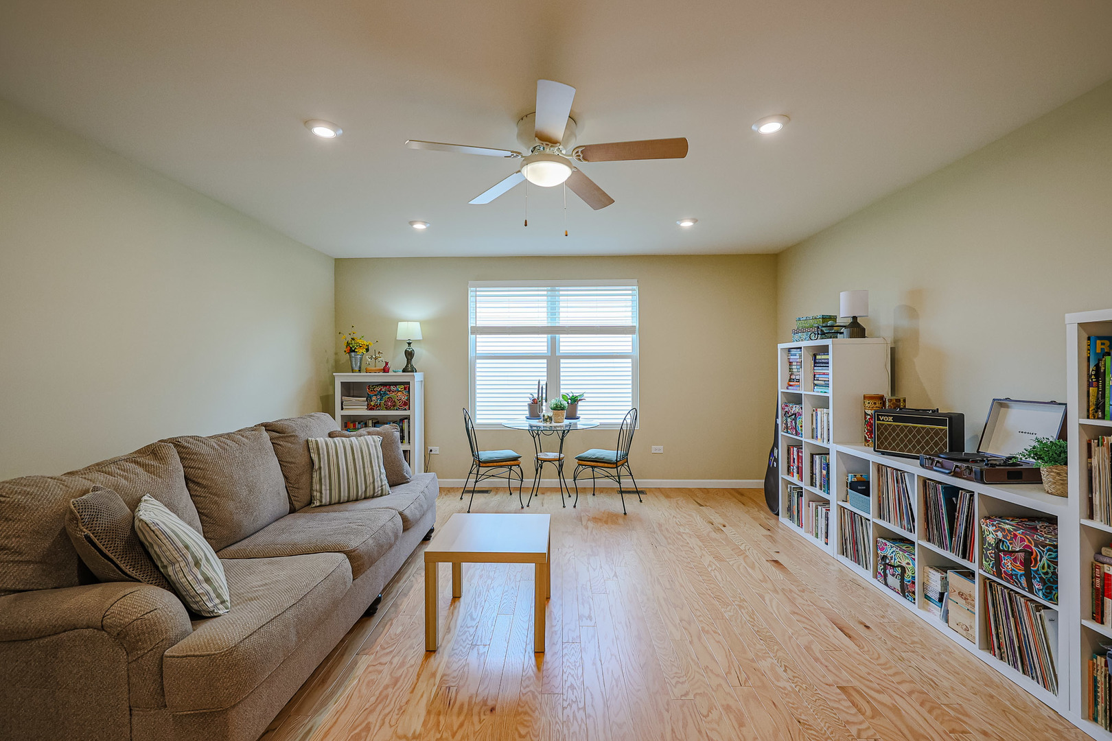 580 North Highlander Way Addison, IL 60101 - Photo 44 of 63 a living room with furniture and a book shelf