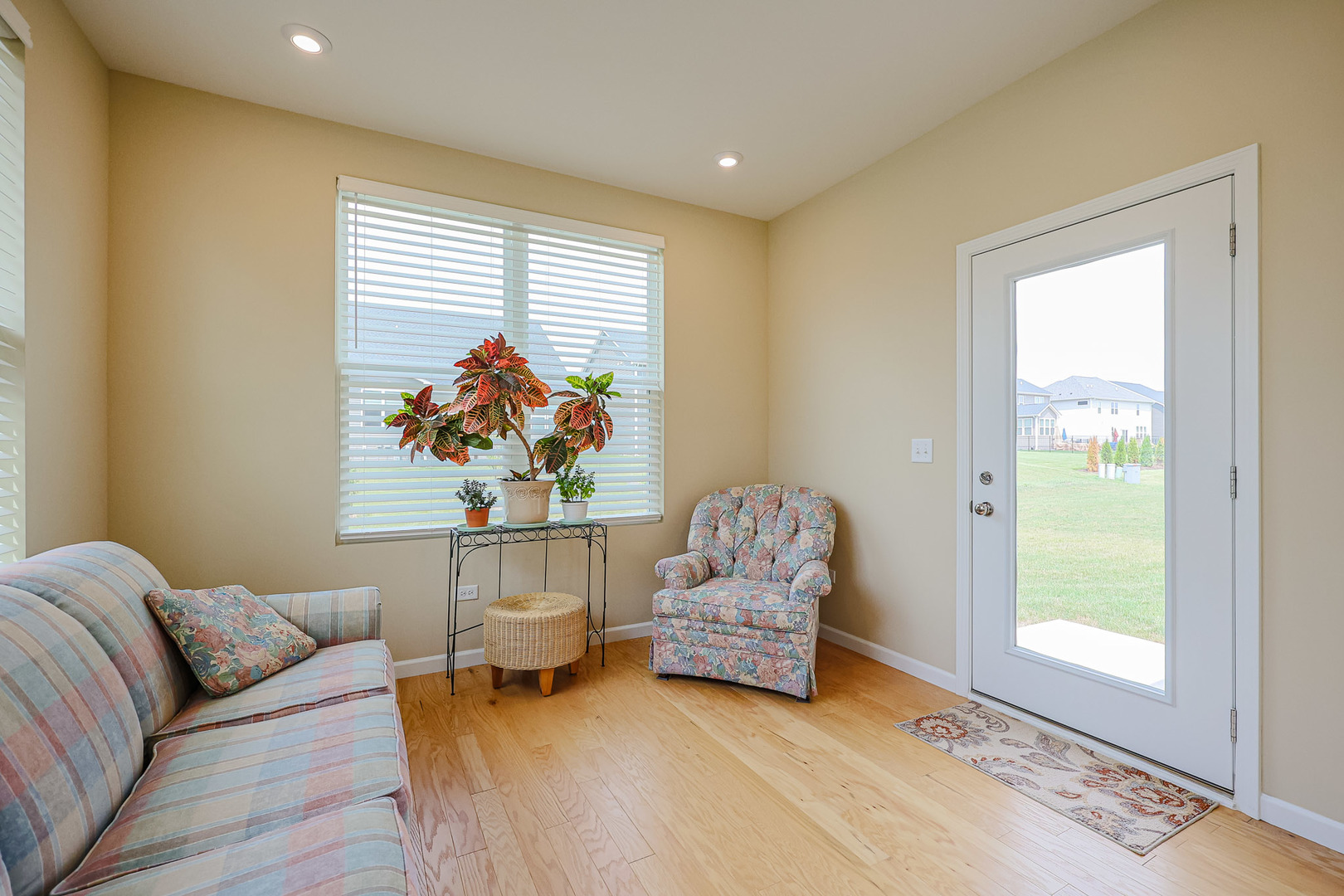 580 North Highlander Way Addison, IL 60101 - Photo 48 of 63 a living room with furniture and a window