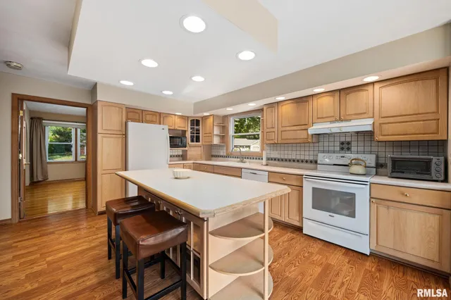 $369,900 | 430 North Montana Avenue, Morton, IL 61550