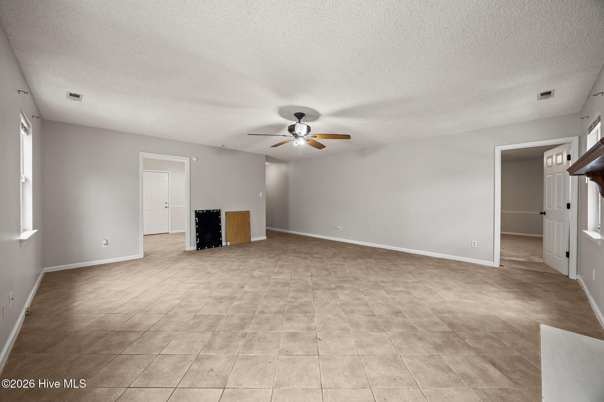 2042 Derby Run Road Jacksonville, NC 28546 - Photo 11 of 37 Living Room