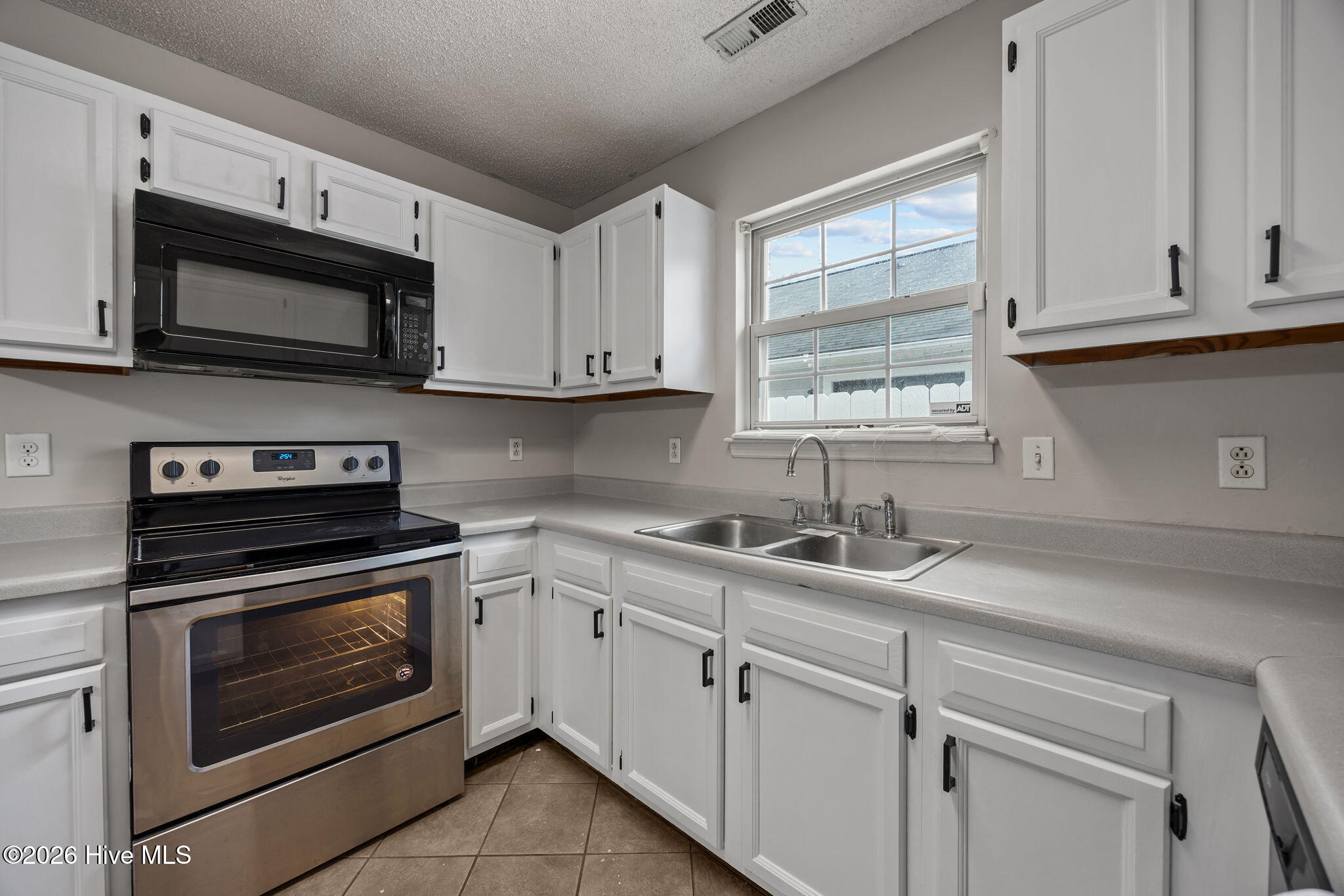 2042 Derby Run Road Jacksonville, NC 28546 - Photo 14 of 37 Kitchen