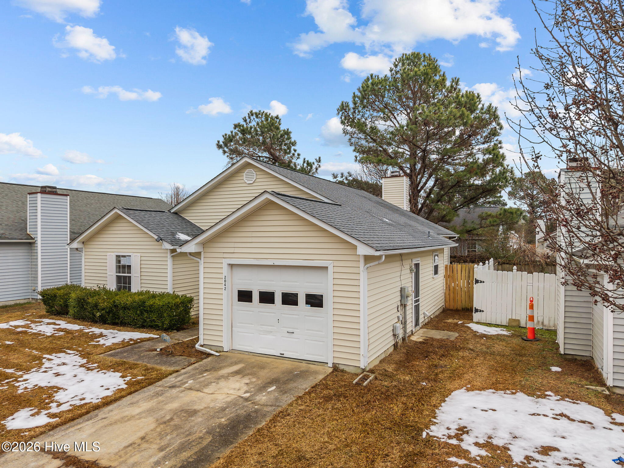 2042 Derby Run Road Jacksonville, NC 28546 - Photo 5 of 37 31-web-or-mls-2042 Derby Run 74
