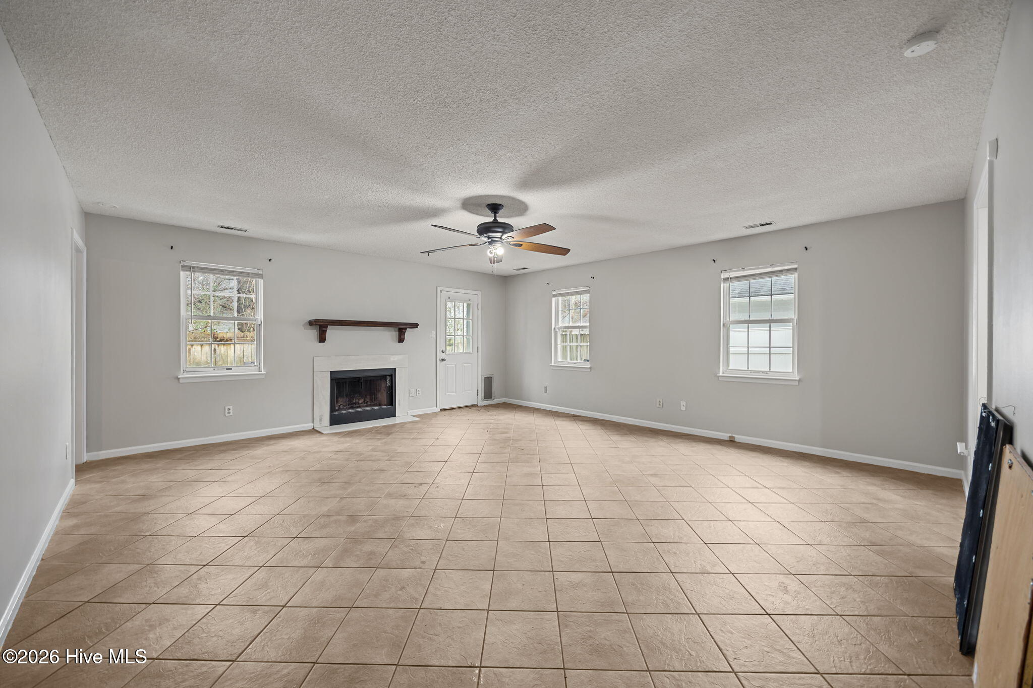 2042 Derby Run Road Jacksonville, NC 28546 - Photo 9 of 37 Living Room