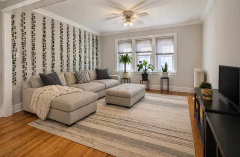 $159,000 | 242 South Maple Avenue, Unit 1W, Oak Park, IL 60302