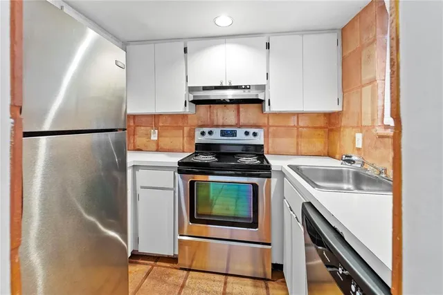 $262,500 | 2924 Day Avenue, Unit N211, Miami, FL 33133