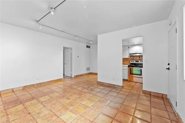 $262,500 | 2924 Day Avenue, Unit N211, Miami, FL 33133