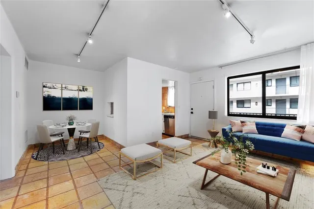 $262,500 | 2924 Day Avenue, Unit N211, Miami, FL 33133