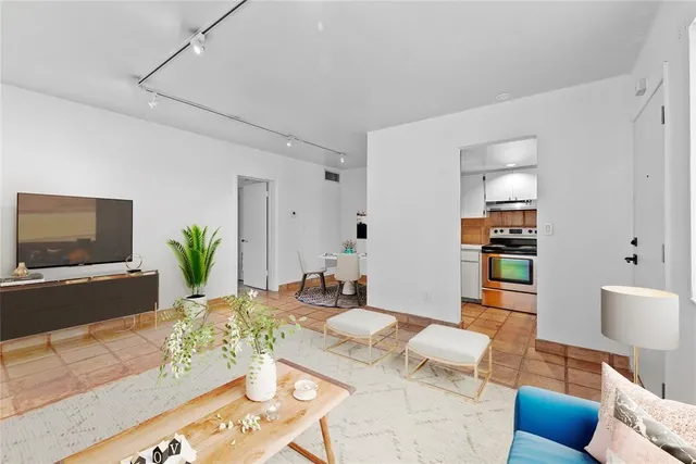 $262,500 | 2924 Day Avenue, Unit N211, Miami, FL 33133