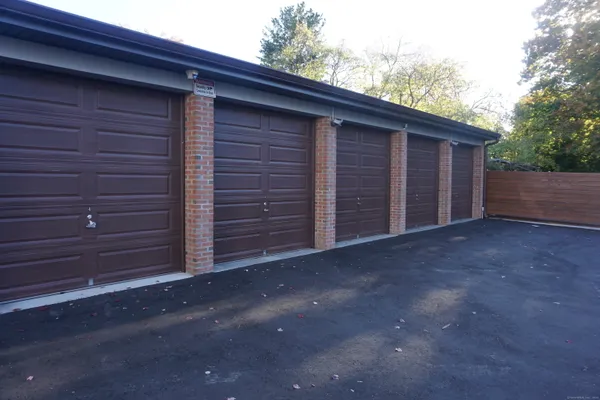 $1,200 | 351 Gregory Street, Bridgeport, CT 06604