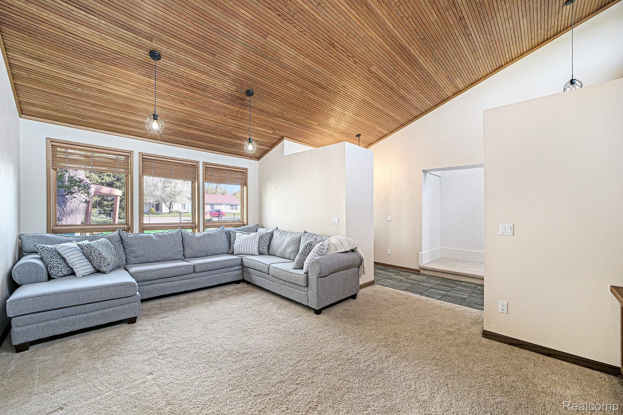 3627 Normandy Road Royal Oak, MI 48073 - Photo 4 of 29 017A7536.jpg