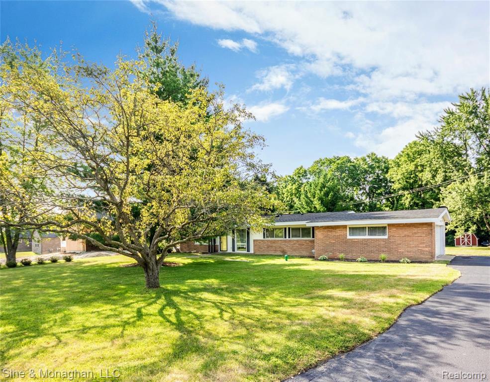 55 Stark Road Rochester Hills, MI 48307 - Photo 1 of 37