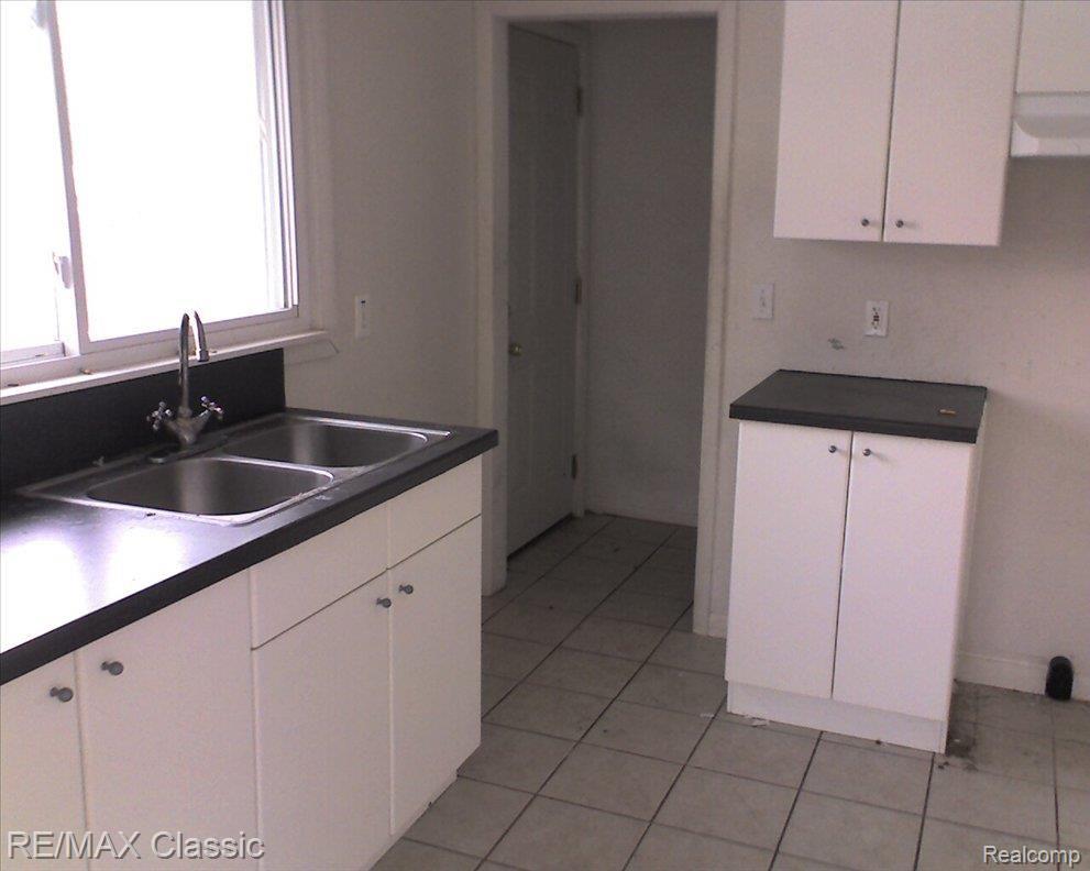 461 Maxwell Road Pontiac, MI 48342 - Photo 5 of 9 KITCHEN
