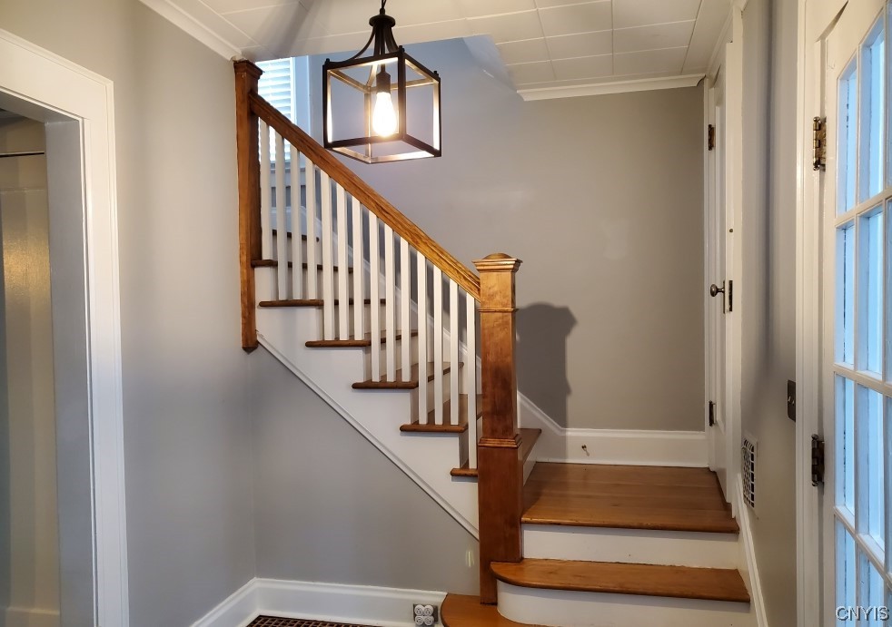 141 Hampton Road Syracuse, NY 13203 - Photo 2 of 22 Foyer