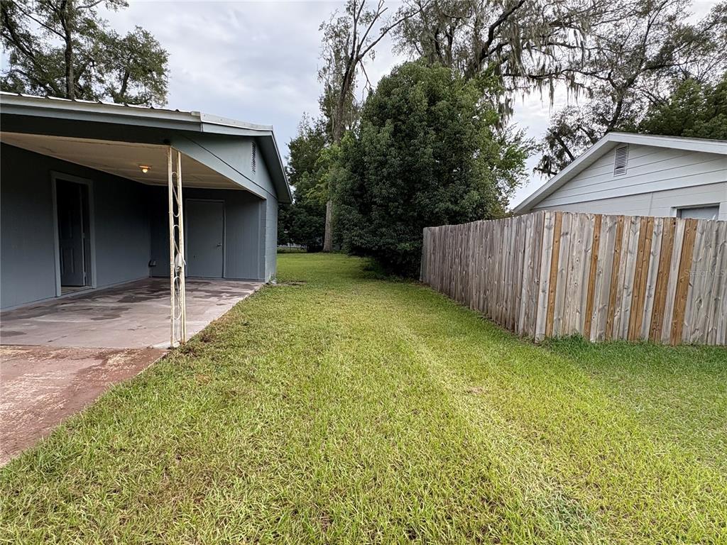 1236 Northeast 22nd Street Ocala, FL 34470 - Photo 8 of 42 a backyard of a house